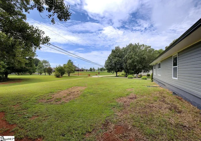 Photo 2 of Single family home for sale at 101 Hunter Rd, Woodruff, SC 29388 | MLS# 1596796 | Listing updated on 2026-09-22