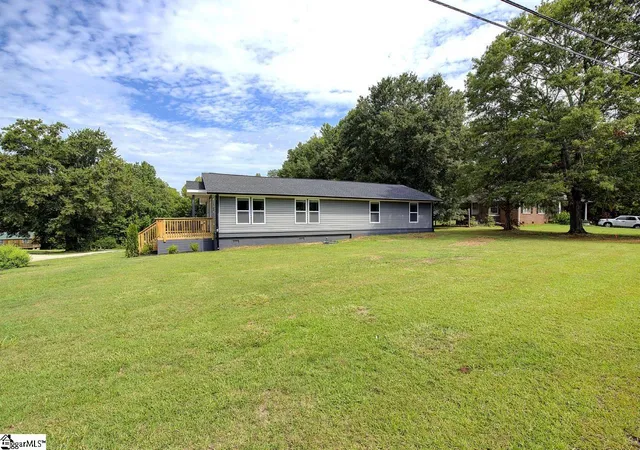 Photo 3 of Single family home for sale at 101 Hunter Rd, Woodruff, SC 29388 | MLS# 1596796 | Listing updated on 2026-09-22