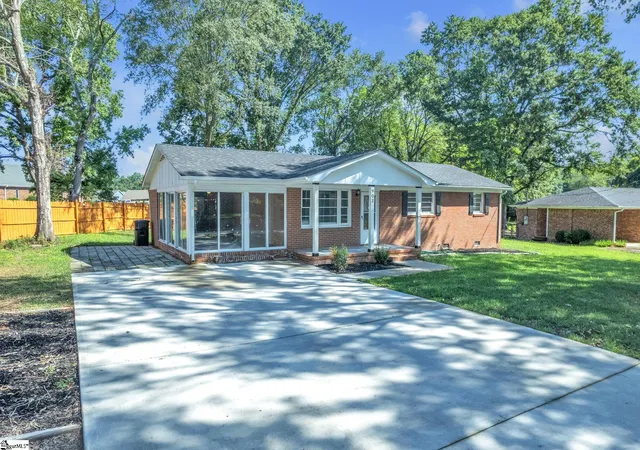 Photo 1 of Single family home for sale at 903 Brushy Creek Rd, Taylors, SC 29687 | MLS# 1600681 | Listing updated on 2026-08-29