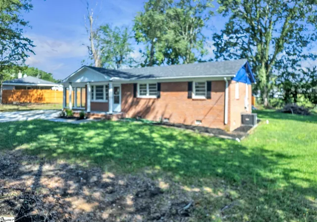 Photo 3 of Single family home for sale at 903 Brushy Creek Rd, Taylors, SC 29687 | MLS# 1600681 | Listing updated on 2026-08-29