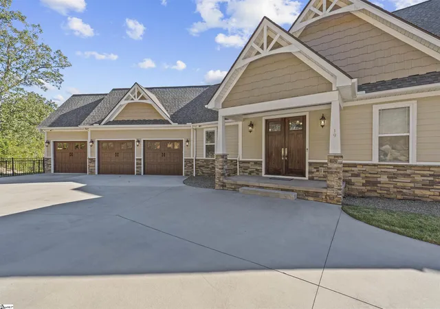 Photo 3 of Single family home for sale at 19 Tropicana Ct, Greenville, SC 29609 | MLS# 1573760 | Listing updated on 2026-08-25