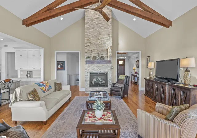 Photo 4 of Single family home for sale at 19 Tropicana Ct, Greenville, SC 29609 | MLS# 1573760 | Listing updated on 2026-08-25