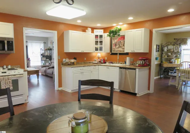 Photo 3 of Single family home for sale at 224 Riverrun Dr, Spartanburg, SC 29303 | MLS# 1587098 | Listing updated on 2026-08-27
