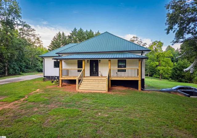 Photo 1 of Single family home for sale at 553 Dacusville Rd, Marietta, SC 29661 | MLS# 1599949 | Listing updated on 2026-08-06