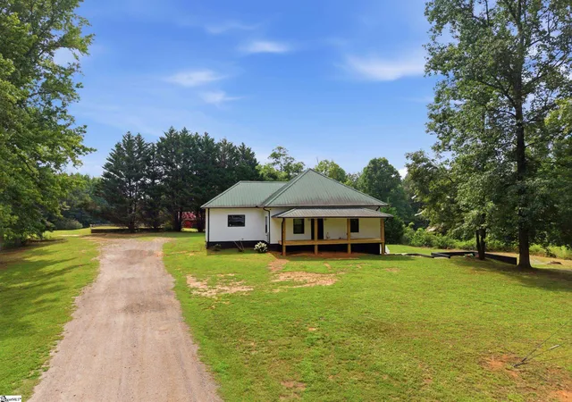 Photo 2 of Single family home for sale at 553 Dacusville Rd, Marietta, SC 29661 | MLS# 1599949 | Listing updated on 2026-08-06