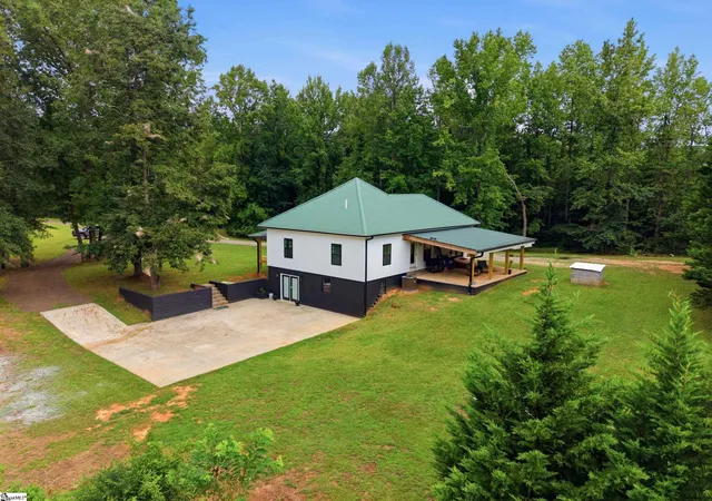 Photo 3 of Single family home for sale at 553 Dacusville Rd, Marietta, SC 29661 | MLS# 1599949 | Listing updated on 2026-08-06
