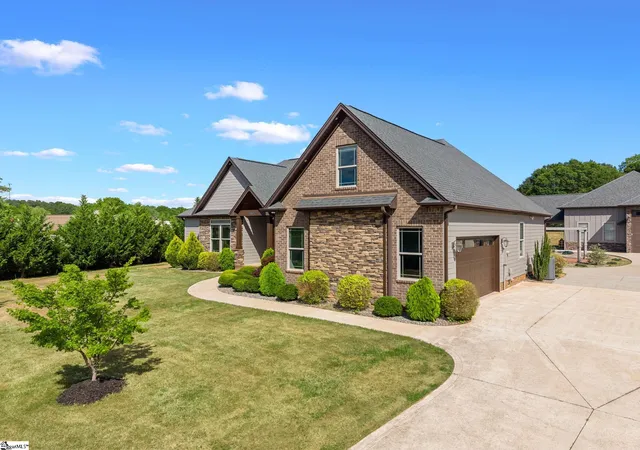 Photo 3 of Single family home for sale at 640 Double Bridge Rd, Boiling Springs, SC 29316 | MLS# 1598286 | Listing updated on 2026-07-20