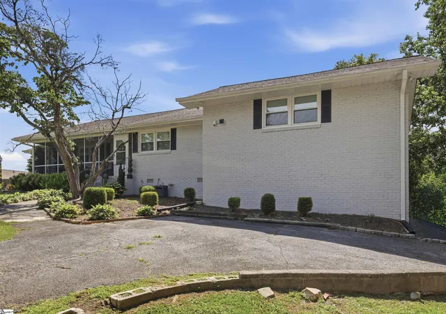 3rd image of 196 Rd E Raines Rd, Easley, SC 29640 | MLS# 1595099