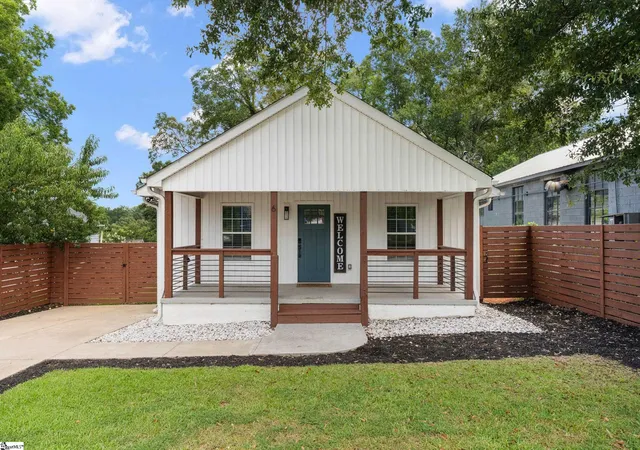 Photo 1 of Single family home for sale at 6 Heatherly Dr, Greenville, SC 29611 | MLS# 1599832 | Listing updated on 2026-09-07