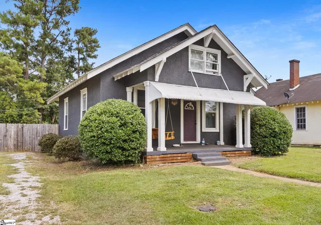Photo 1 of Single family home for sale at 109 Jackson St, Laurens, SC 29360 | MLS# 1600862 | Listing updated on 2026-09-07