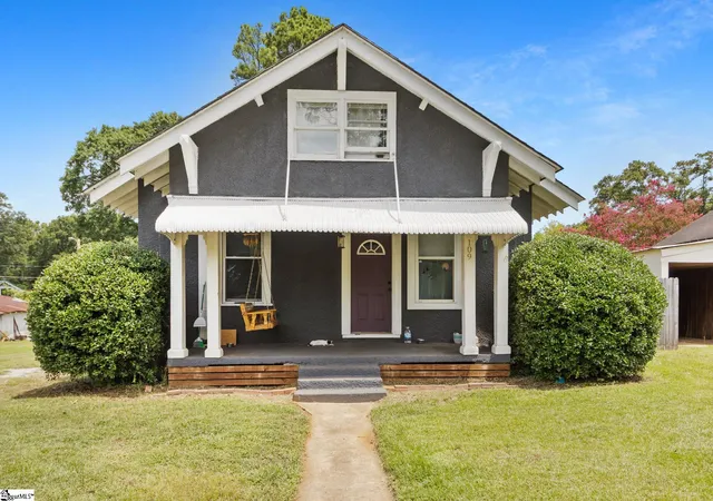 Photo 2 of Single family home for sale at 109 Jackson St, Laurens, SC 29360 | MLS# 1600862 | Listing updated on 2026-09-07
