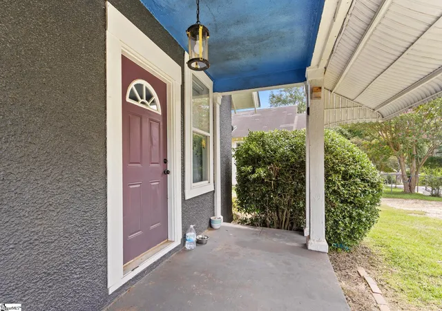 Photo 3 of Single family home for sale at 109 Jackson St, Laurens, SC 29360 | MLS# 1600862 | Listing updated on 2026-09-07