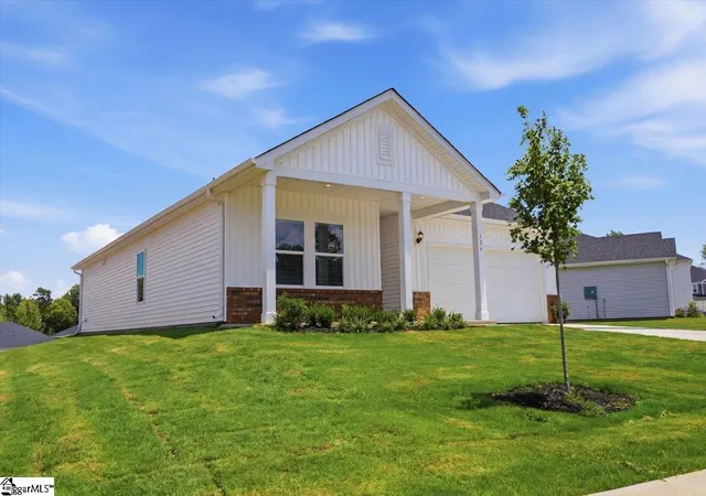 Photo 3 of Single family home for sale at 726 Parry Aly, Woodruff, SC 29388 | MLS# 1592497 | Listing updated on 2026-09-10