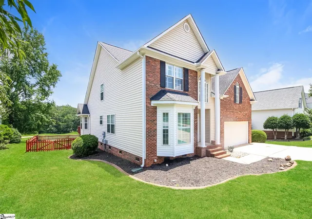 Photo 2 of Single family home for sale at 104 Sandtrap Ct, Greenville, SC 29609 | MLS# 1594887 | Listing updated on 2026-08-14