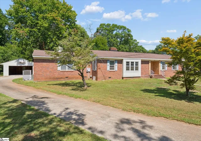 Photo 2 of Single family home for sale at 7 Acorn Ct, Greenville, SC 29609 | MLS# 1602341 | Listing updated on 2026-08-31