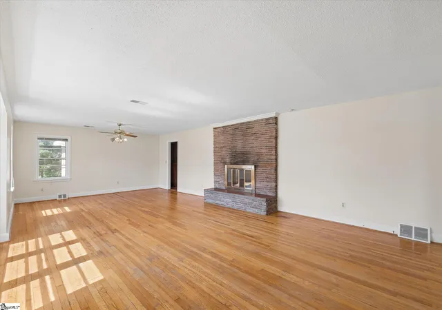 Photo 3 of Single family home for sale at 7 Acorn Ct, Greenville, SC 29609 | MLS# 1602341 | Listing updated on 2026-08-31