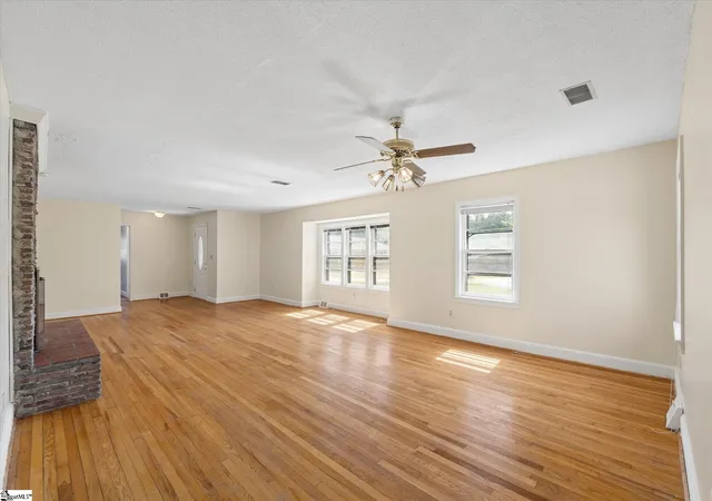 Photo 4 of Single family home for sale at 7 Acorn Ct, Greenville, SC 29609 | MLS# 1602341 | Listing updated on 2026-08-31