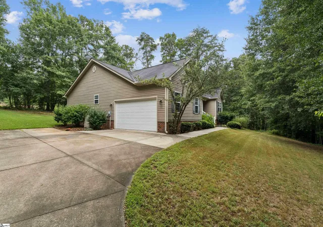 Photo 3 of Single family home for sale at 113 Valley Dr, Anderson, SC 29625 | MLS# 1597776 | Listing updated on 2026-08-18