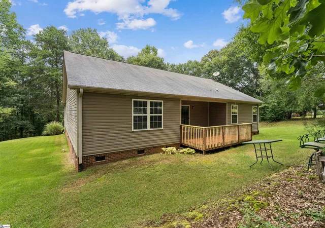Photo 4 of Single family home for sale at 113 Valley Dr, Anderson, SC 29625 | MLS# 1597776 | Listing updated on 2026-08-18
