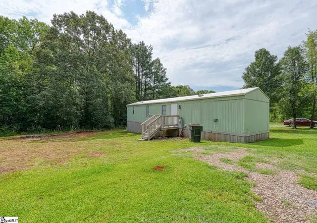 Photo 17 of Manufactured home for sale at 105 C B Ln, Cowpens, SC 29330 | MLS# 1600491 | Listing updated on 2026-08-14
