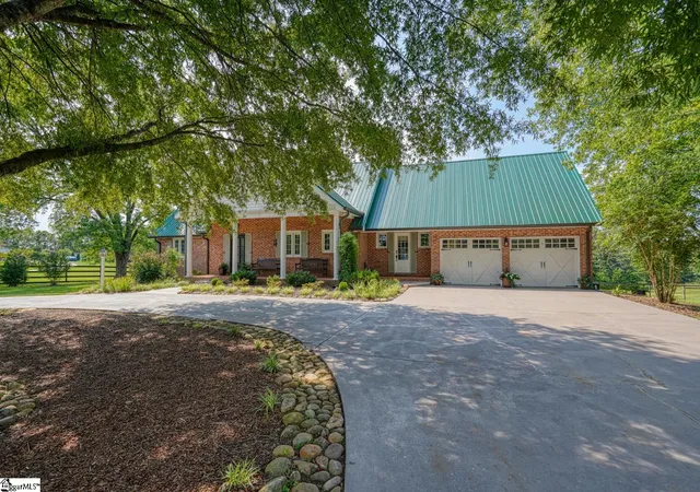 Photo 2 of Single family home for sale at 688 Corinth Rd, Gaffney, SC 29340 | MLS# 1601763 | Listing updated on 2026-08-24