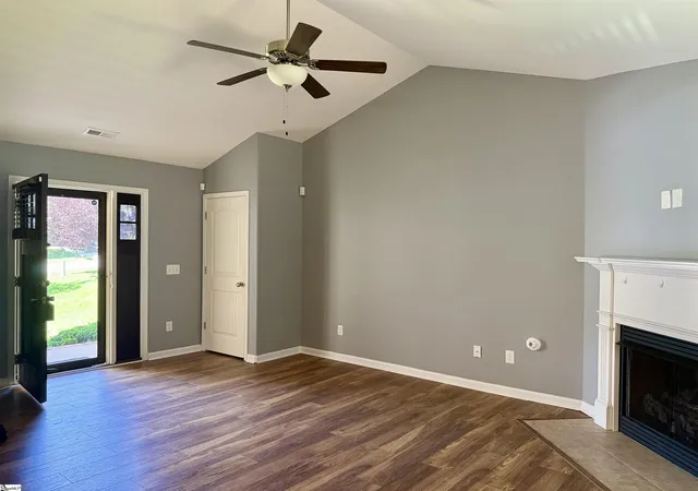 Photo 3 of Single family home for sale at 197 Tiara Ridge Ln, Duncan, SC 29334 | MLS# 1571078 | Listing updated on 2026-10-01