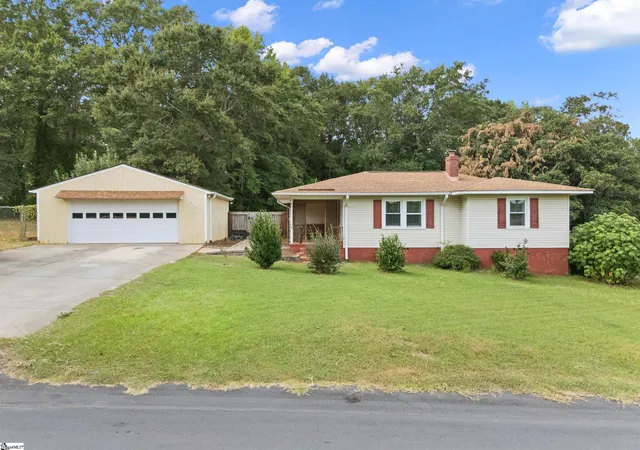 Single family home for sale at 210 Edgewood Ave, Belton, SC 29627 | MLS# 1602206