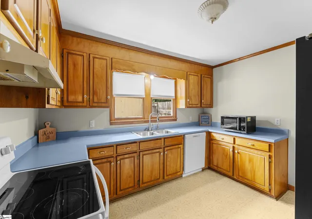 Photo 3 of Single family home for sale at 210 Edgewood Ave, Belton, SC 29627 | MLS# 1602206 | Listing updated on 2026-09-21