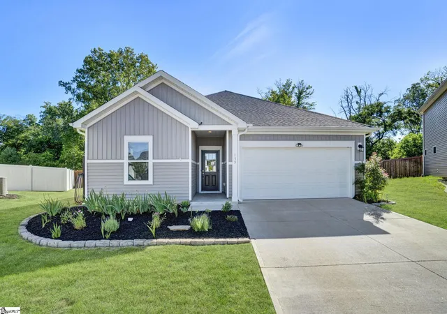 Photo 1 of Single family home for sale at 135 Mainsail Wy, Spartanburg, SC 29306 | MLS# 1589858 | Listing updated on 2026-07-24