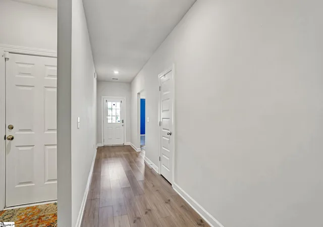 Photo 3 of Single family home for sale at 135 Mainsail Wy, Spartanburg, SC 29306 | MLS# 1589858 | Listing updated on 2026-07-24