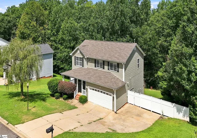 Photo 2 of Single family home for sale at 719 Timberwood Rdg, Greer, SC 29651 | MLS# 1601539 | Listing updated on 2026-08-21