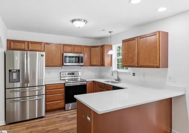 Photo 4 of Single family home for sale at 719 Timberwood Rdg, Greer, SC 29651 | MLS# 1601539 | Listing updated on 2026-08-21