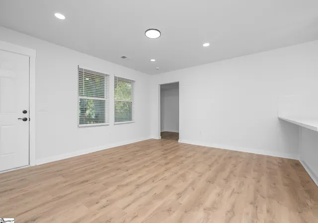 Photo 3 of Single family home for sale at 10 Valley View Ln, Greenville, SC 29605 | MLS# 1596254 | Listing updated on 2026-06-29