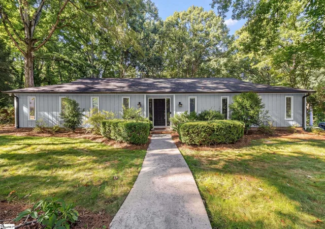 Photo 1 of Single family home for sale at 305 Holly Tree Ln, Simpsonville, SC 29681 | MLS# 1601686 | Listing updated on 2026-09-19