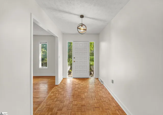 Photo 3 of Single family home for sale at 305 Holly Tree Ln, Simpsonville, SC 29681 | MLS# 1601686 | Listing updated on 2026-09-19