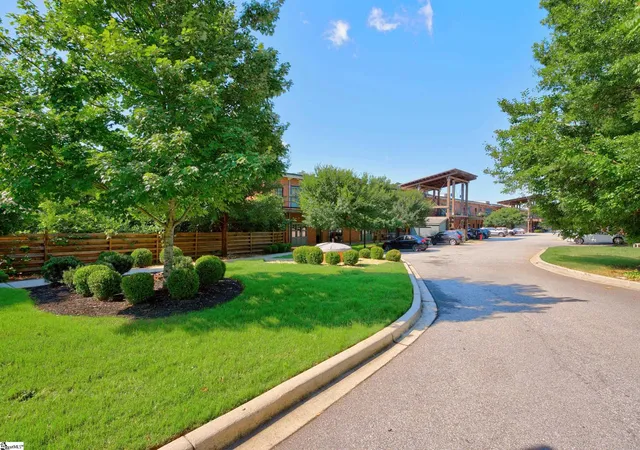 2nd image of 806 Grn Ave, Greenville, SC 29605
