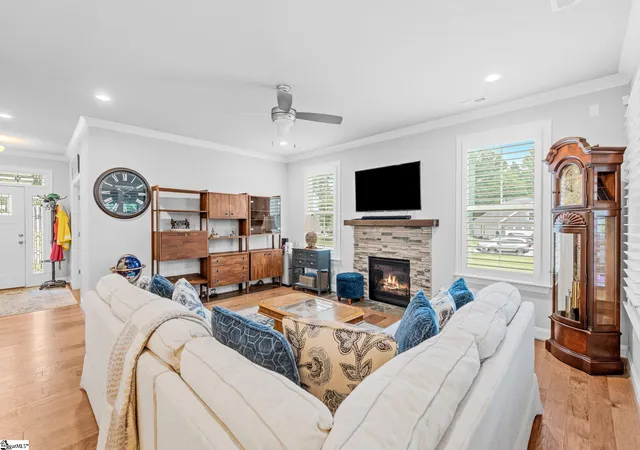 Photo 4 of Single family home for sale at 313 Maple Springs Dr, Greer, SC 29651 | MLS# 1597193 | Listing updated on 2026-10-01