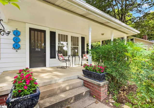 Photo 3 of Single family home for sale at 206 Harvey Rd, Greer, SC 29651 | MLS# 1598893 | Listing updated on 2026-10-01