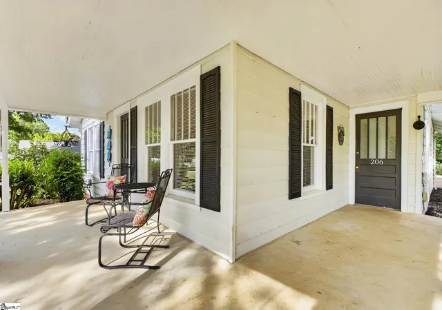 Photo 4 of Single family home for sale at 206 Harvey Rd, Greer, SC 29651 | MLS# 1598893 | Listing updated on 2026-10-01