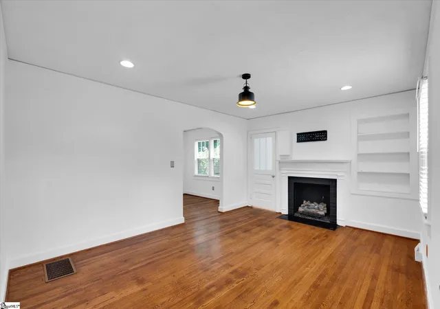 Photo 4 of Single family home for sale at 108 Paris View Dr, Greenville, SC 29609 | MLS# 1601568 | Listing updated on 2026-08-27