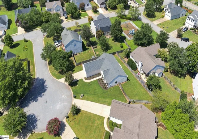 Photo 2 of Single family home for sale at 3 Buzzell Ct, Simpsonville, SC 29681 | MLS# 1602048 | Listing updated on 2026-08-26