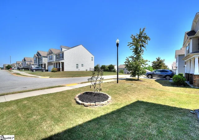 Photo 4 of Single family home for sale at 106 Hartridge Dr, Simpsonville, SC 29680 | MLS# 1593717 | Listing updated on 2026-10-12