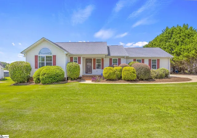 Photo 1 of Single family home for sale at 40 Pine Ridge Rd, Lyman, SC 29365 | MLS# 1602336 | Listing updated on 2026-08-29