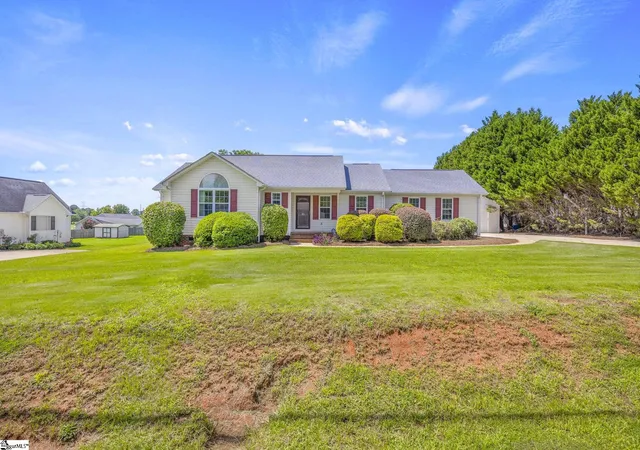 Photo 4 of Single family home for sale at 40 Pine Ridge Rd, Lyman, SC 29365 | MLS# 1602336 | Listing updated on 2026-08-29