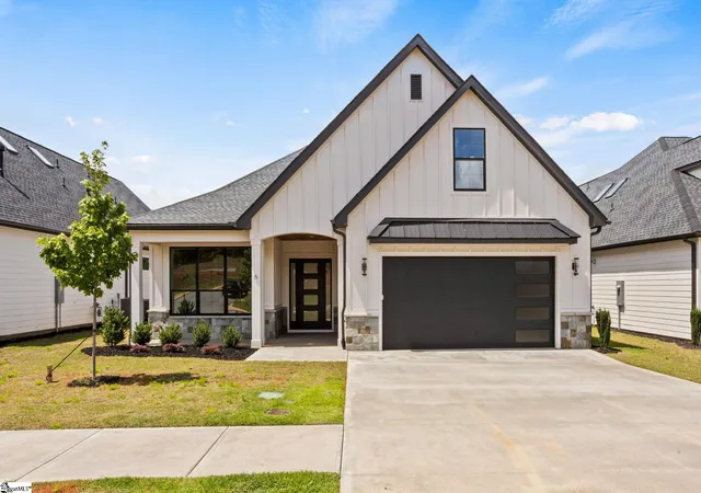 Photo 1 of Single family home for sale at 6 Adrian Wy, Simpsonville, SC 29680 | MLS# 1600596 | Listing updated on 2026-08-13