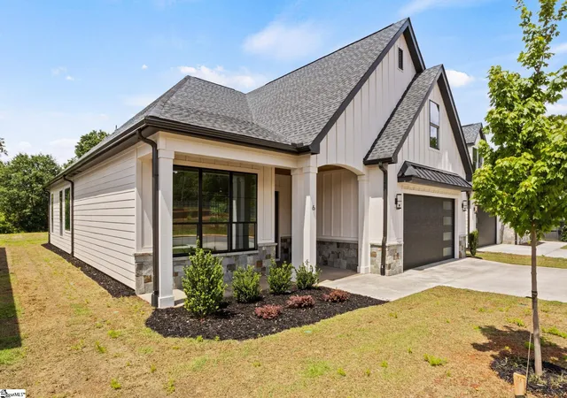 Photo 2 of Single family home for sale at 6 Adrian Wy, Simpsonville, SC 29680 | MLS# 1600596 | Listing updated on 2026-08-13