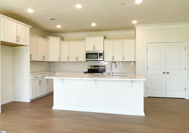 Photo 3 of Single family home for sale at 111 Pendergast Rd, Greenville, SC 29605 | MLS# 1548152 | Listing updated on 2026-09-15