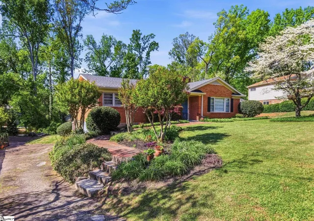 Homes for sale in Greenville, SC | 7 Dera St, Greenville, SC 29615 | MLS# 1588068