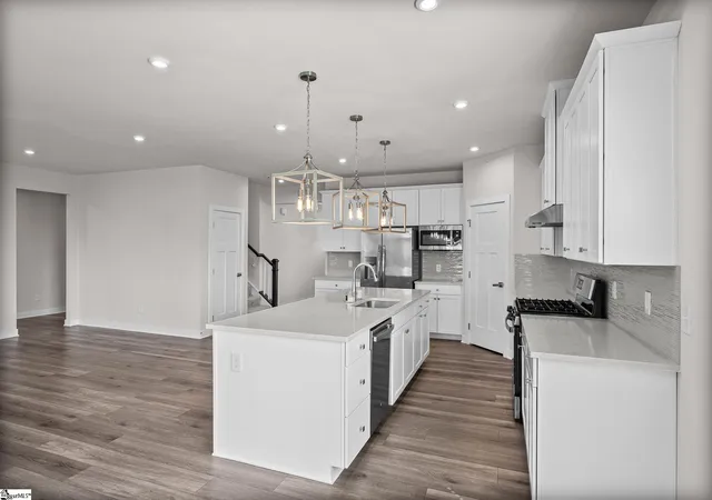 Photo 4 of Single family home for sale at 609 Vestrella Rd, Greenville, SC 29605 | MLS# 1602030 | Listing updated on 2026-08-27