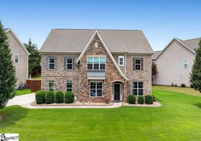 Photo 1 of Single family home for sale at 331 Leigh Creek Dr, Simpsonville, SC 29681 | MLS# 1600150 | Listing updated on 2026-09-03